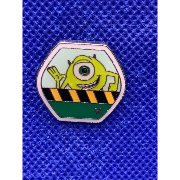 HKDL Mike Wazowski Monsters Inc Hong Kong Disneyland Prize pin 2015 Ferris Wheel - Picture 1 of 3